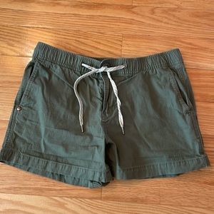 Vuori army green shorts perfect condition
